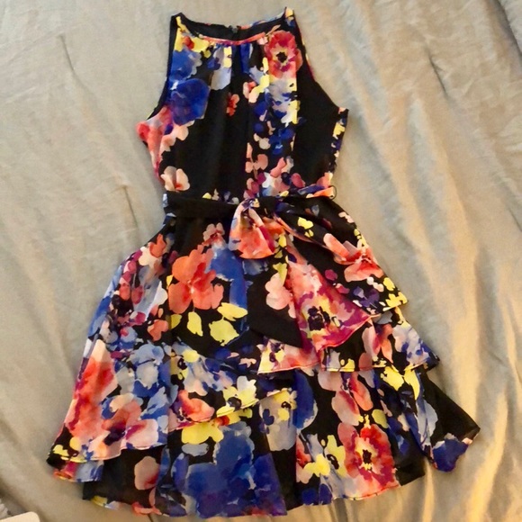 Tahari shift dress - Picture 2 of 3